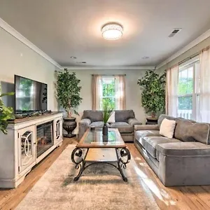 Homestay Spruce, Charlotte